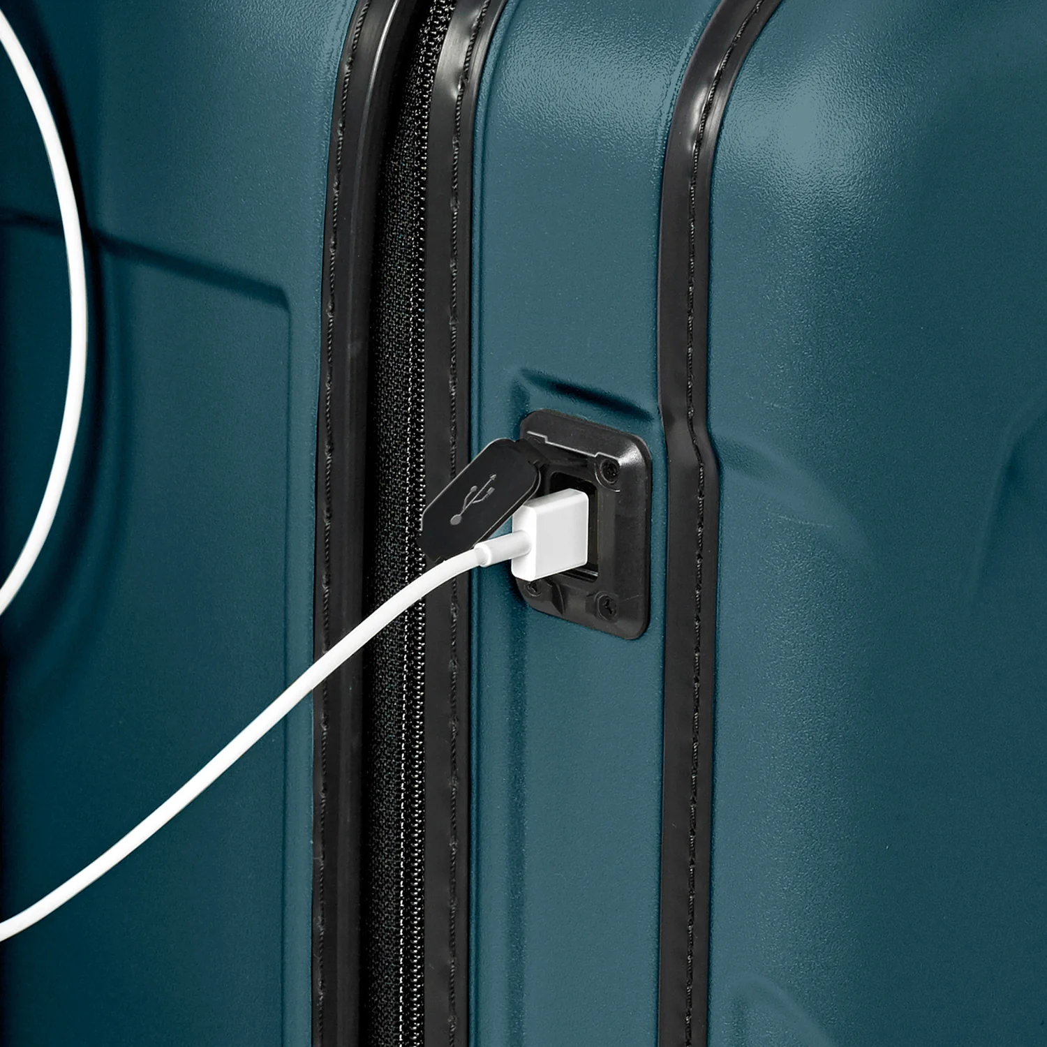 International 21" Carry-On Spinner - Image 9